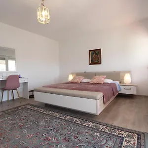 rooms-and-apartments-dino.in-istria.net/